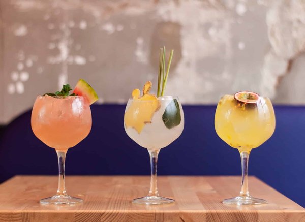 Comment choisir le bar idéal pour une soirée de dégustation de cocktails exotiques