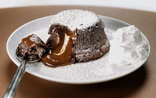 Comment réussir un fondant au chocolat avec un cœur coulant de caramel ?